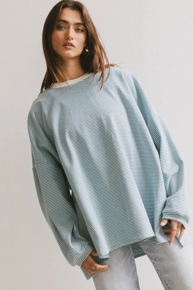 Striped basic top in blue 