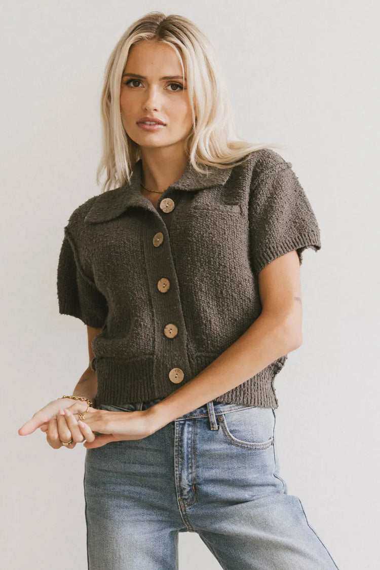 Ribbed hem top in charcoal 