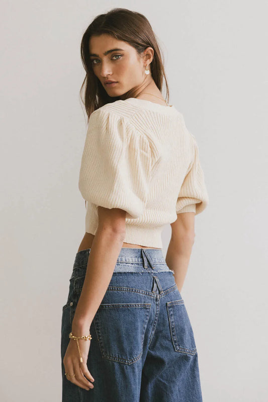 Puff sleeves top in cream 