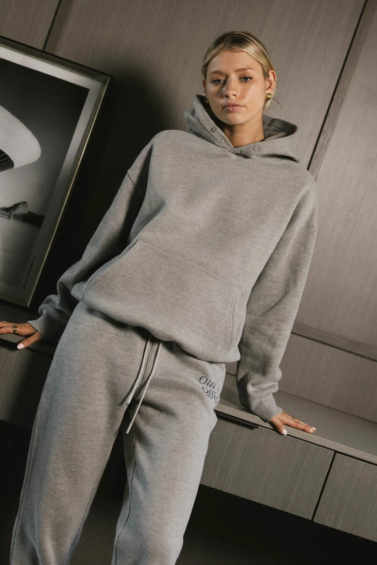 Plain color hoodie in grey 