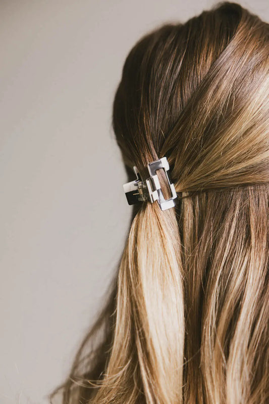 mini checkered hair clip
