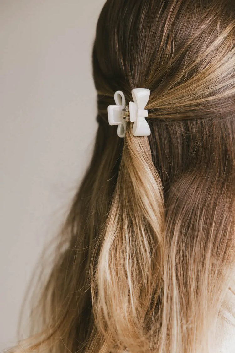 WHITE BOW HAIR CLIP