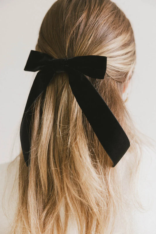 Log tale velvet bow in black 