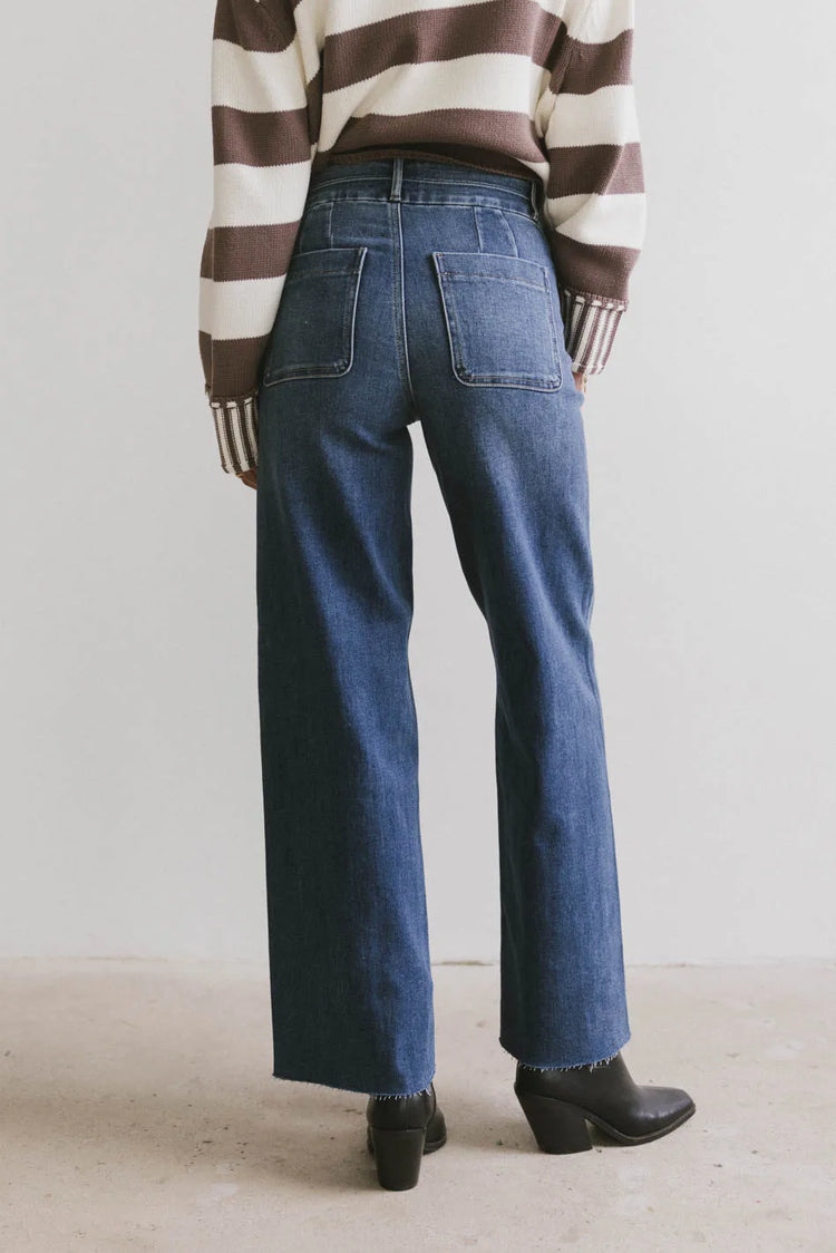 Two back pockets denim in medium wash 