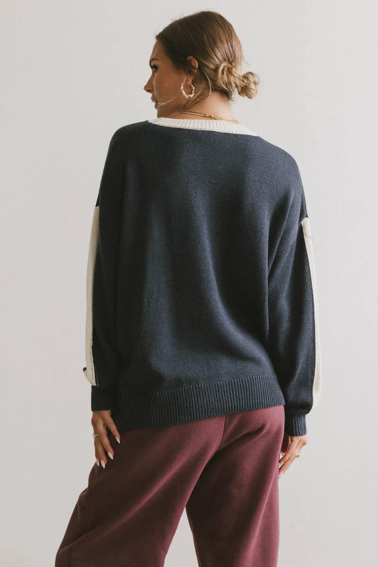 Plain color sweater in navy 