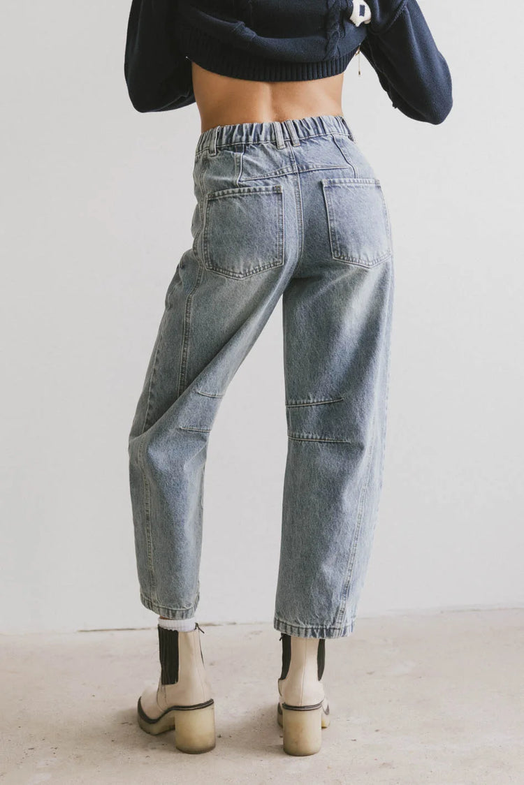 Two back pockets denim in medium wash 