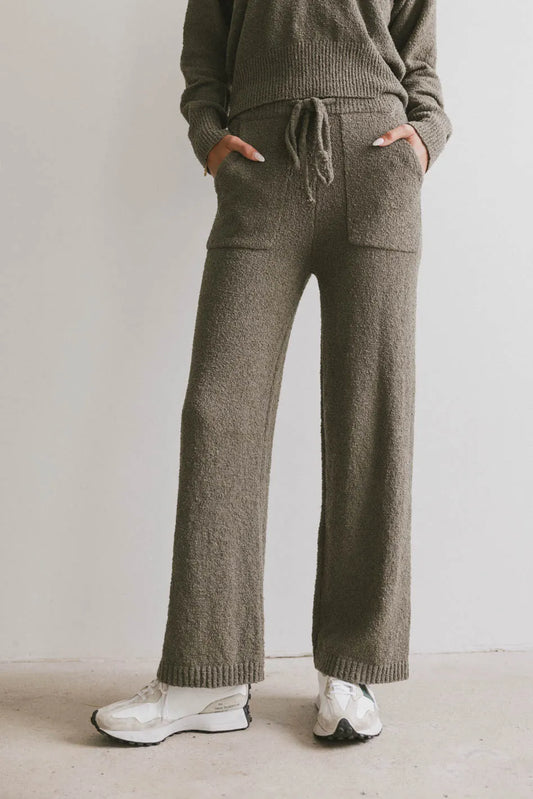 Elastic waist sweatpants in olive 