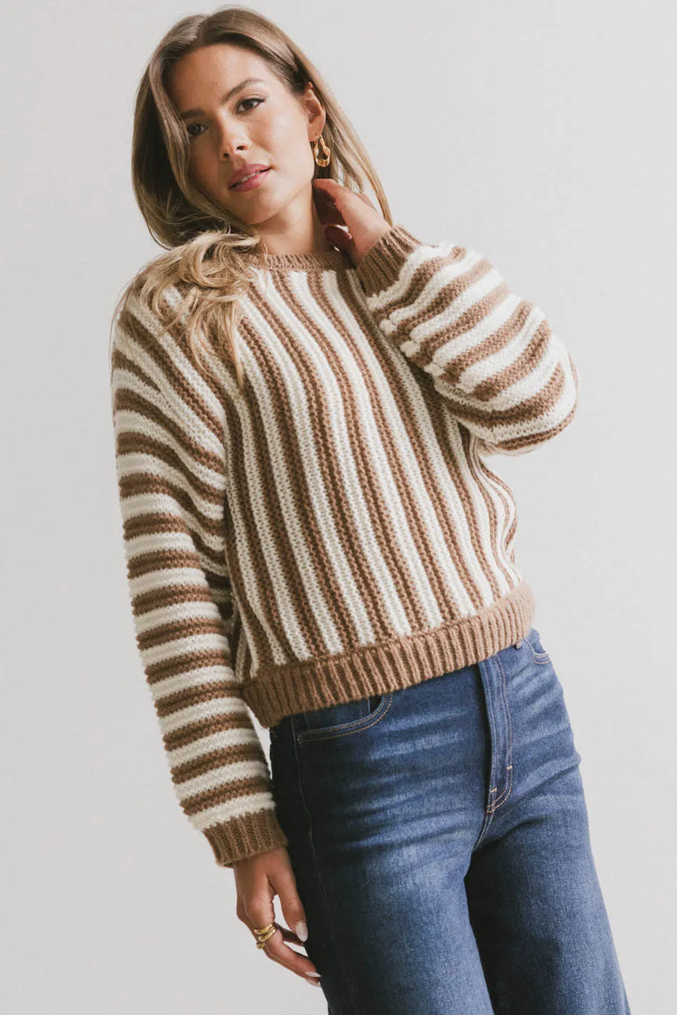 Round neck top in stripe mocha 