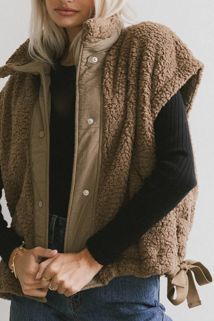 Button up vest in brown 