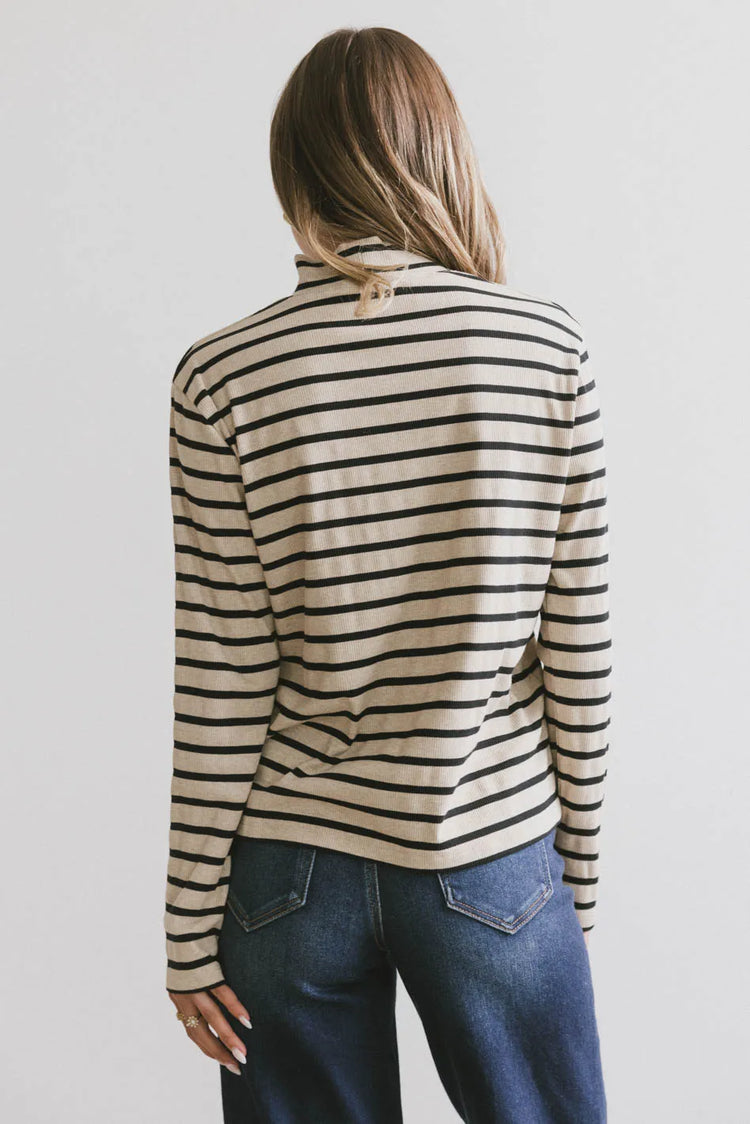 Plain color striped top in taupe 