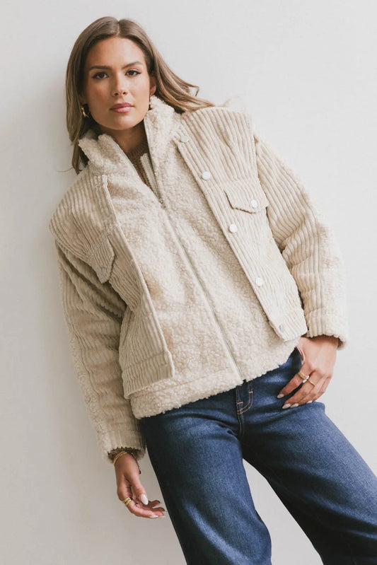 Two front pockets Sherpa jacket in natural 