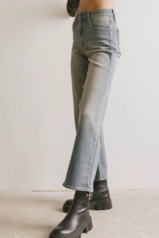 Pants in medium wash 