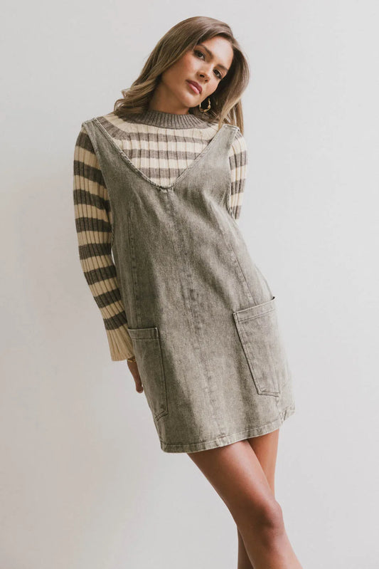 Round neck striped sweater in olive 