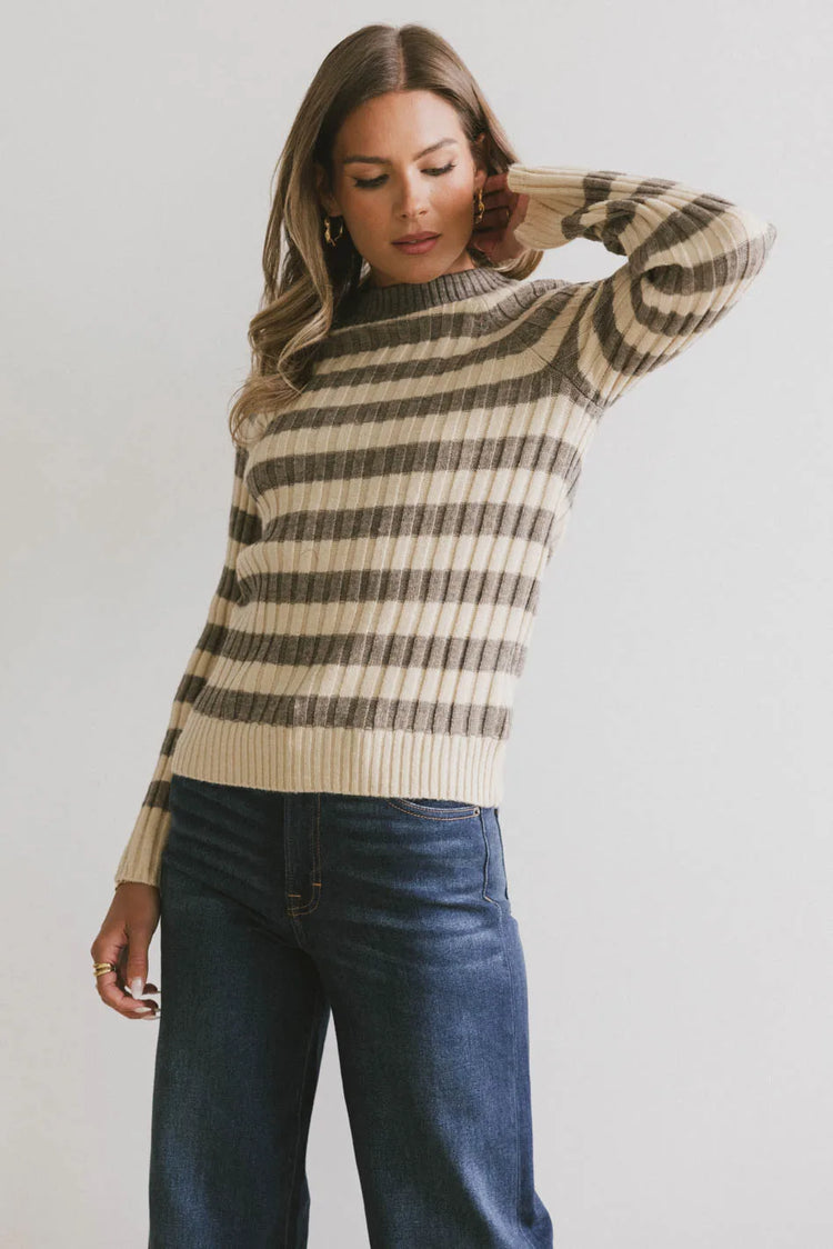 Knit sweater in olive 