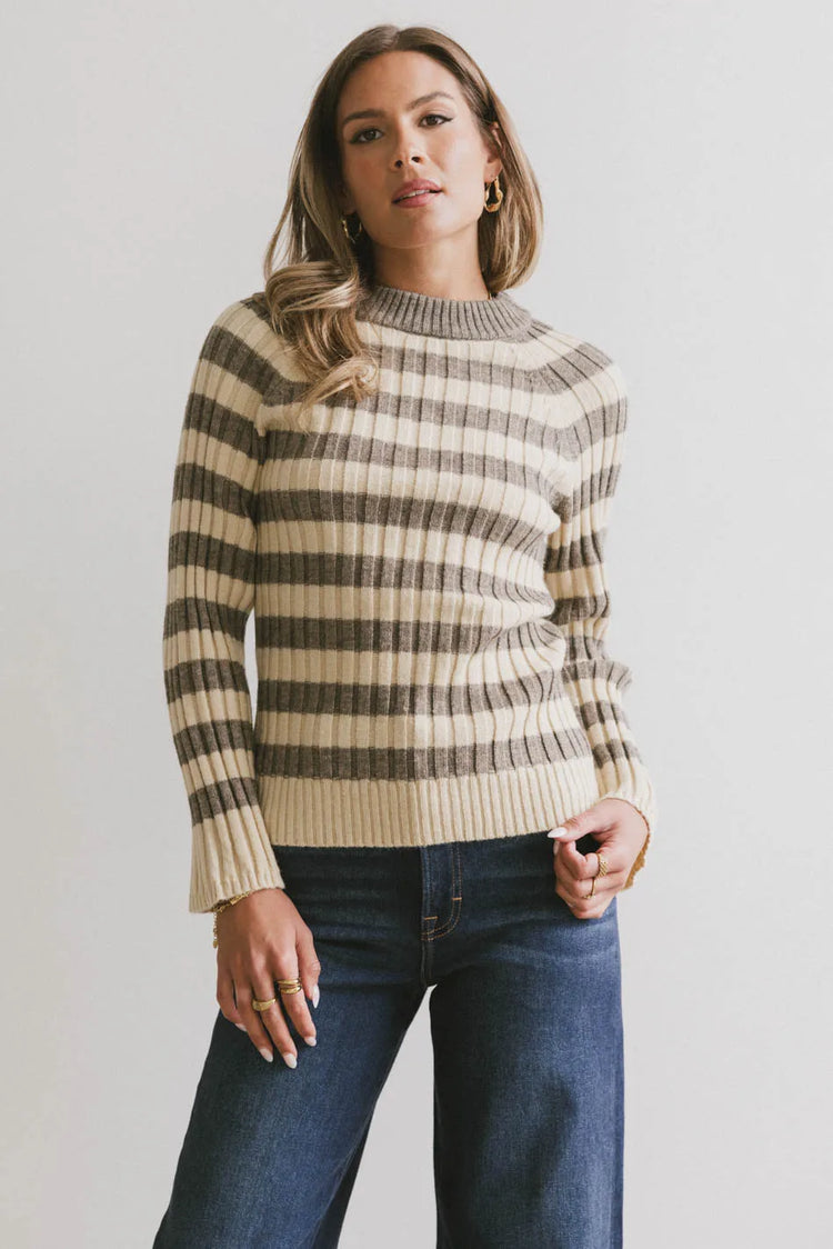 Knit sweater in olive 