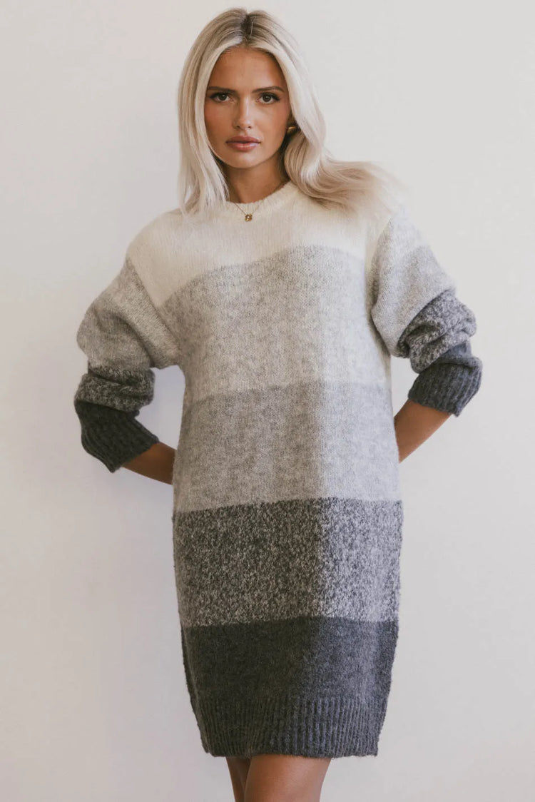 Round neck sweater dress in grey 