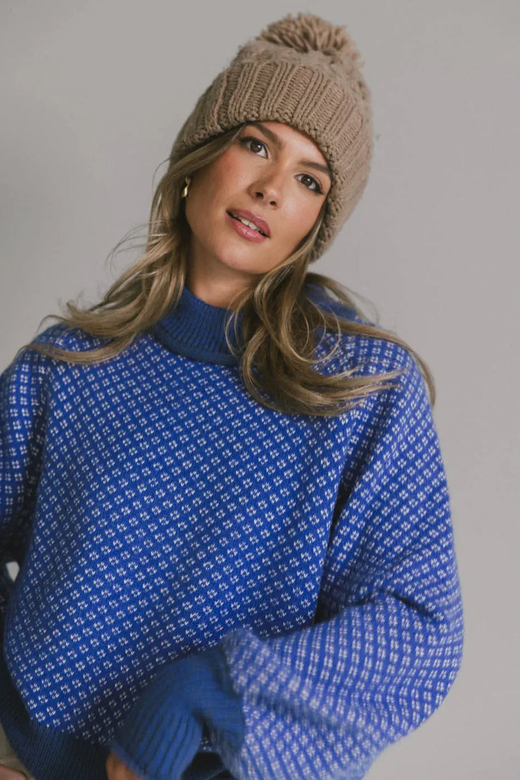 Round neck sweater in blue 