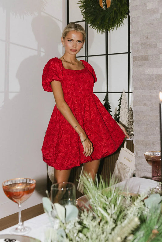 Square neck dress in red 