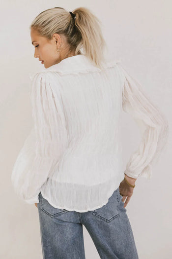 Plain color top in white 
