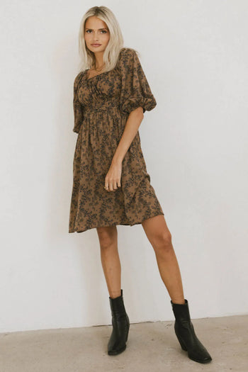 Short sleeves dress in brown 