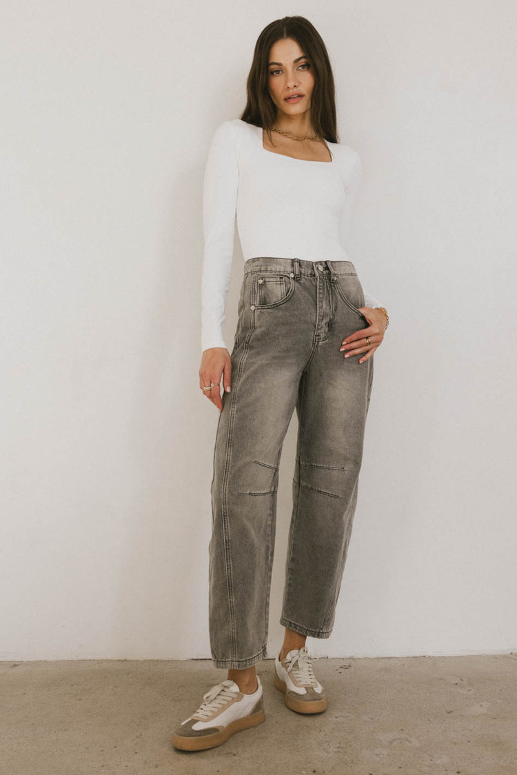 barrel jeans with white top