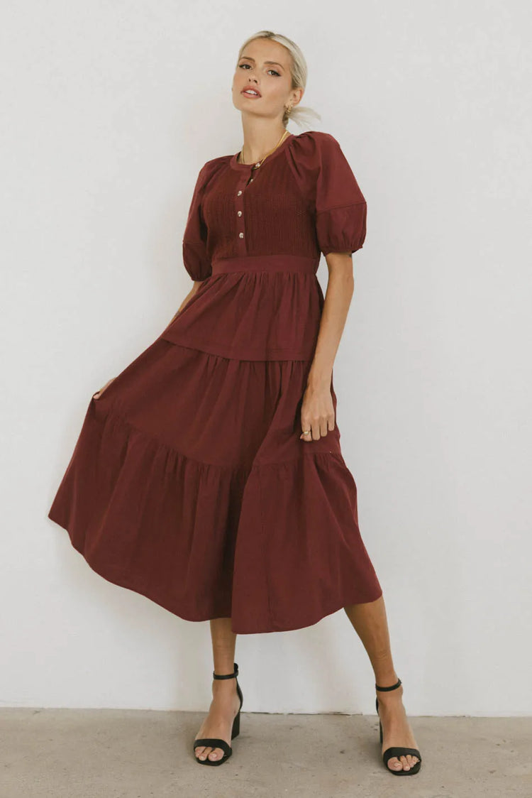 Woven dress in burgundy 