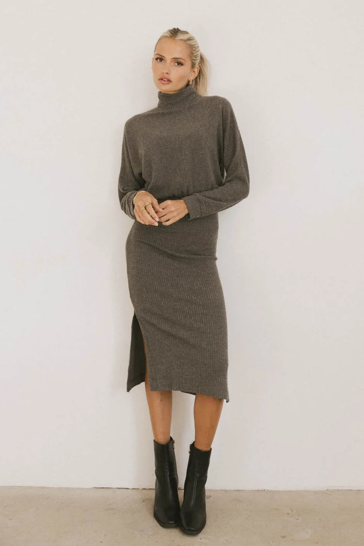 Side slits dress in charcoal 