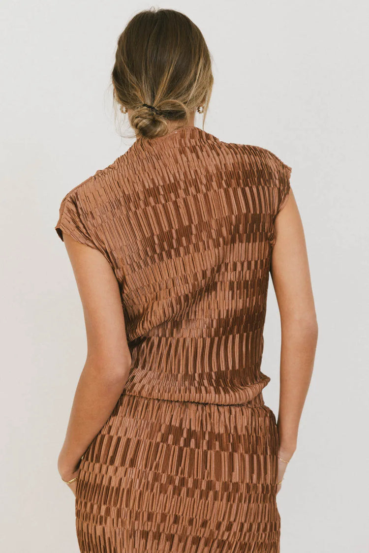 Textured top in brick 