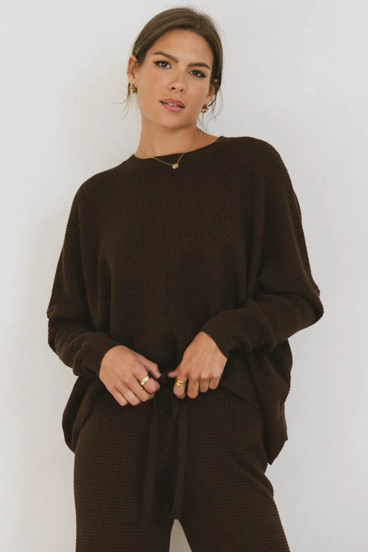 Round neck top in brown 