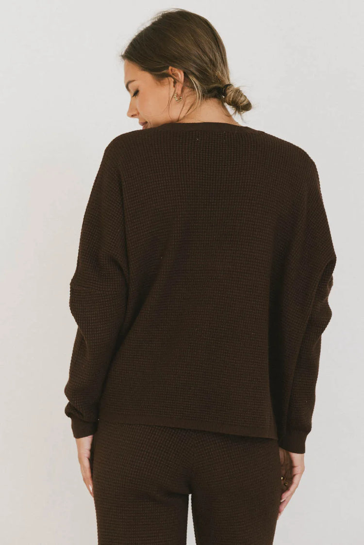 Plain color sweater in brown 