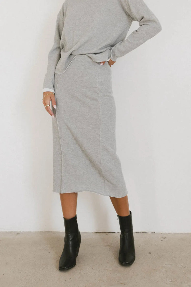 Elastic waist skirt in grey 