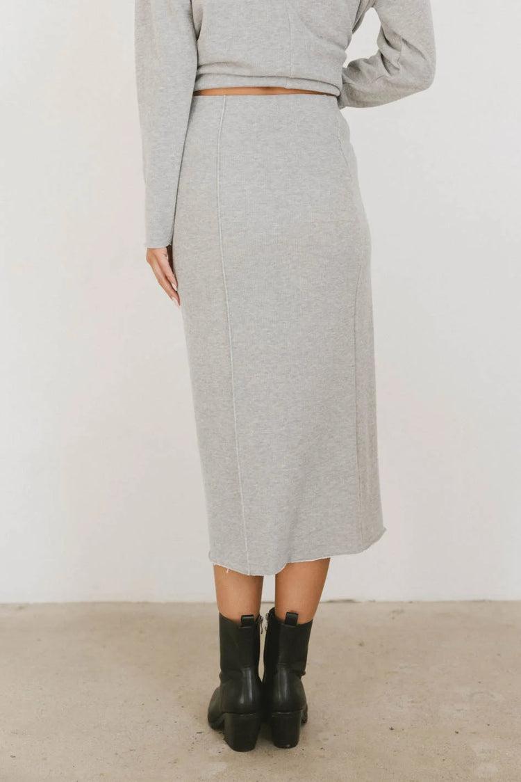 Plain color skirt in grey 