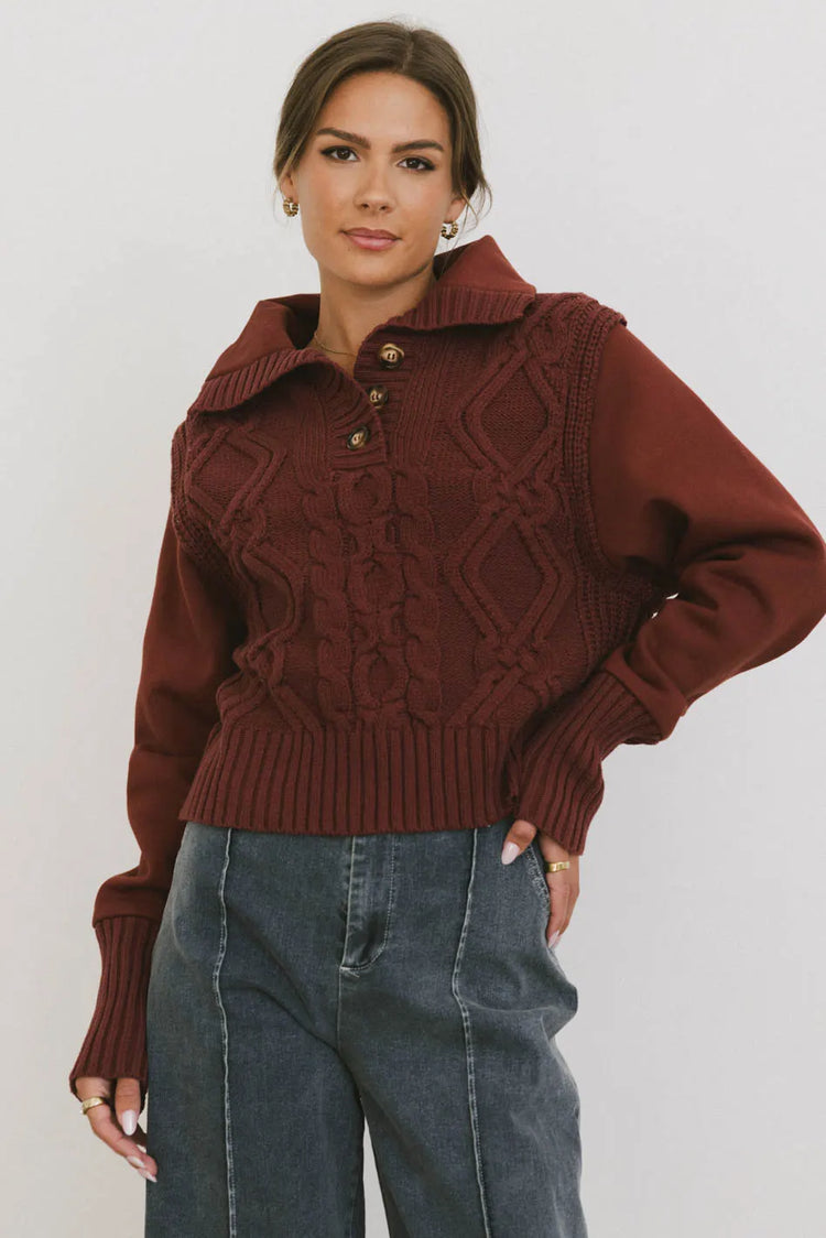 Ribbed hem sweater in burgundy 