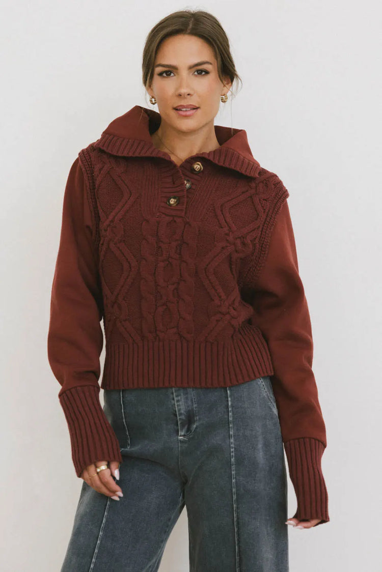 Textured sweater in burgundy 