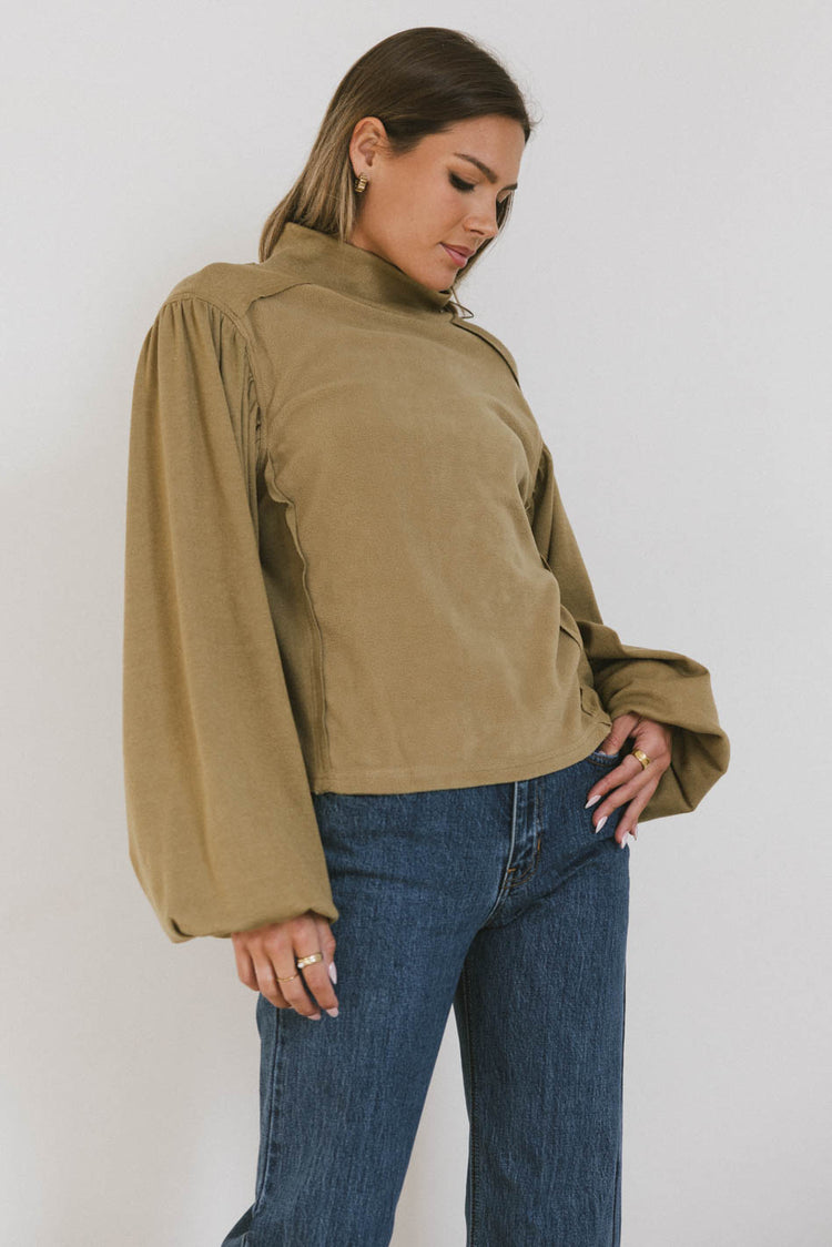 CONTRAST TOP IN OLIVE