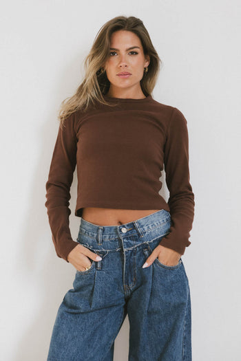 CROPPED LONG SLEEVE IN BROWN