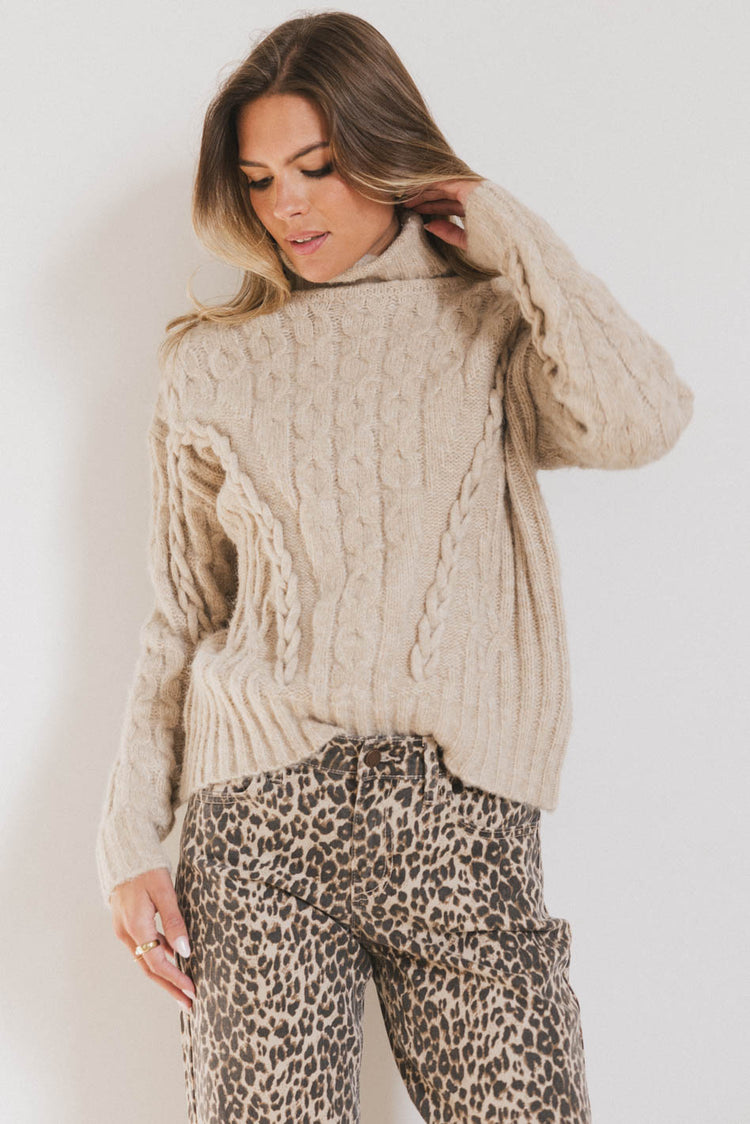 TAUPE CABLE KNIT TURTLNECK SWEATER