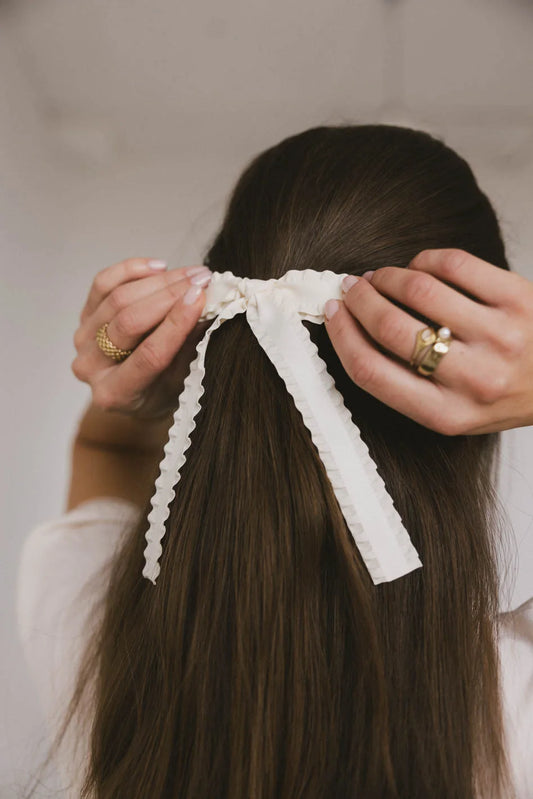 Bow in cream 