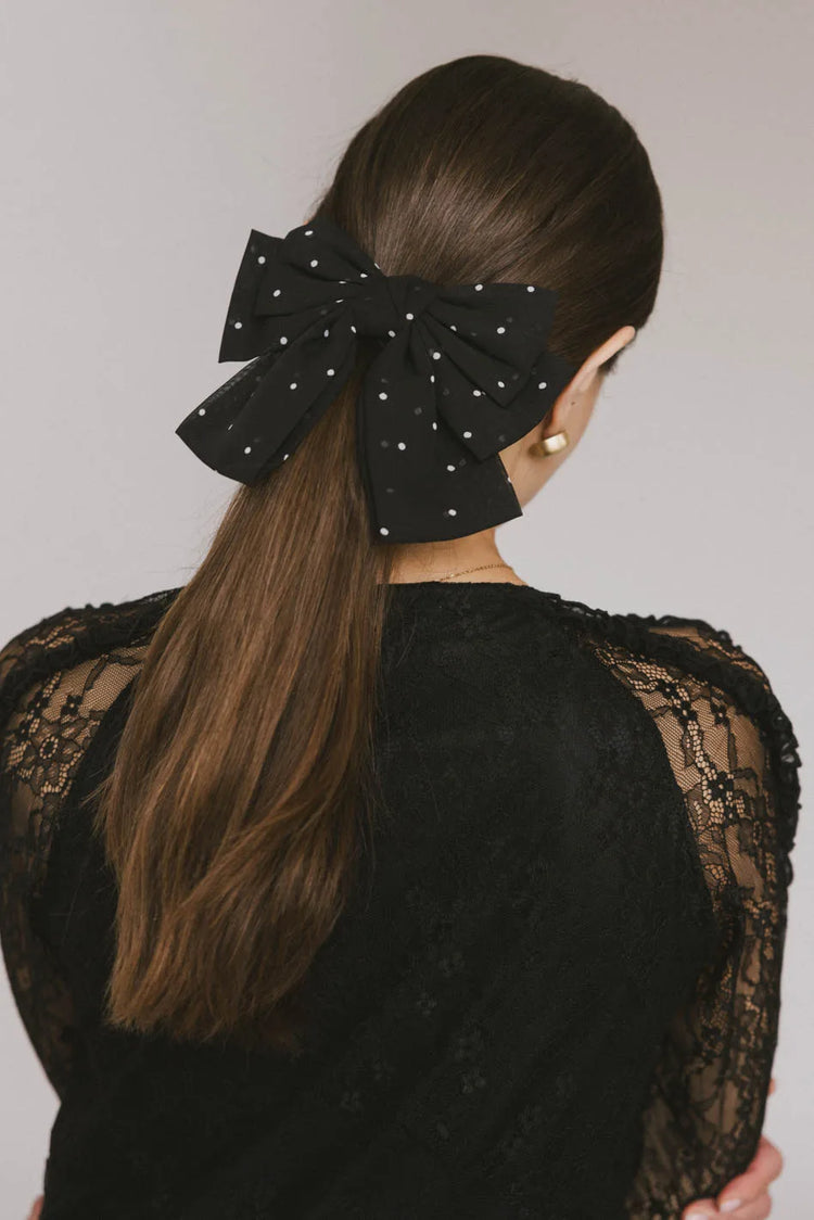 Bow in black 