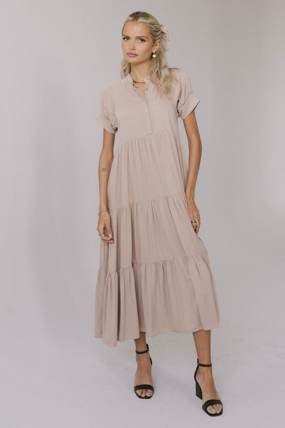 bhme Amanda Tiered Dress in Tan/White Size XS, Non Stretch Material bhme Amanda Tiered Dress in Tan/White Size XS, Non Stretch Material