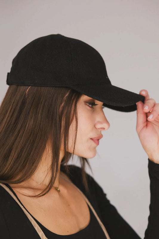 Basic hat in black 