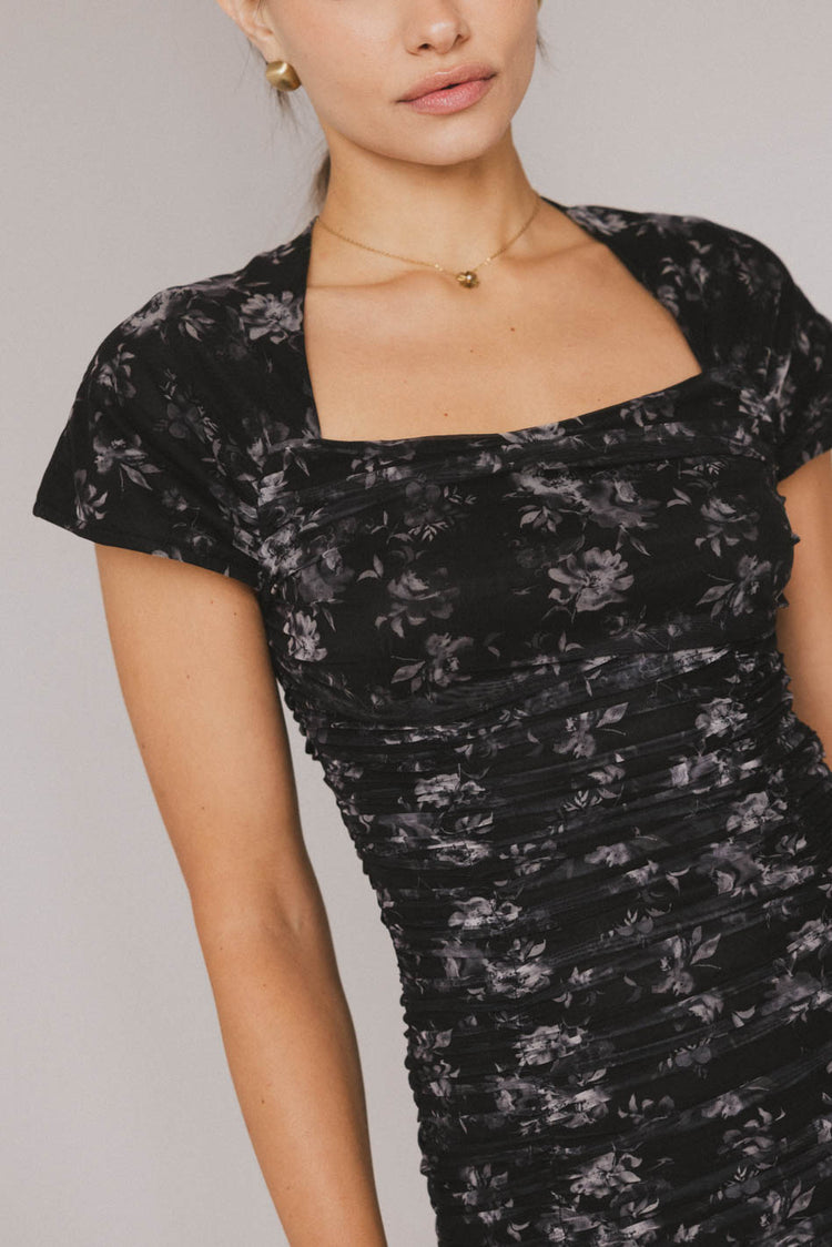 floral print ruched dress in black