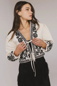 Front ties jacket in ivory 