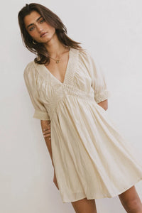 V-Neck dress in cream 