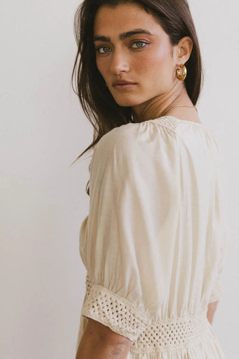 Short sleeves dress in cream 