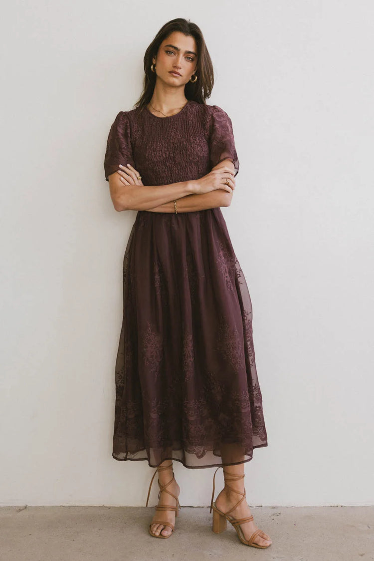 Woven dress in maroon 