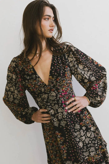 V-Neck dress in floral 