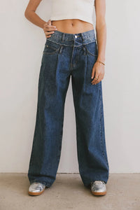 Pants in medium wash 