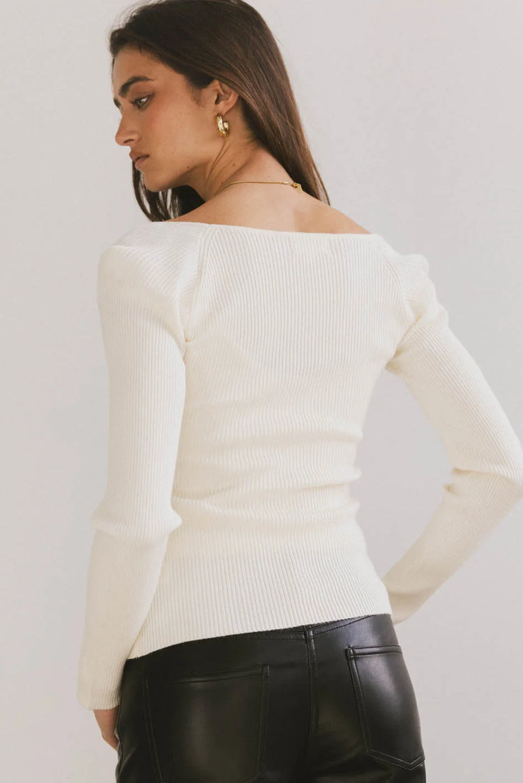 Plain color sweater in cream 