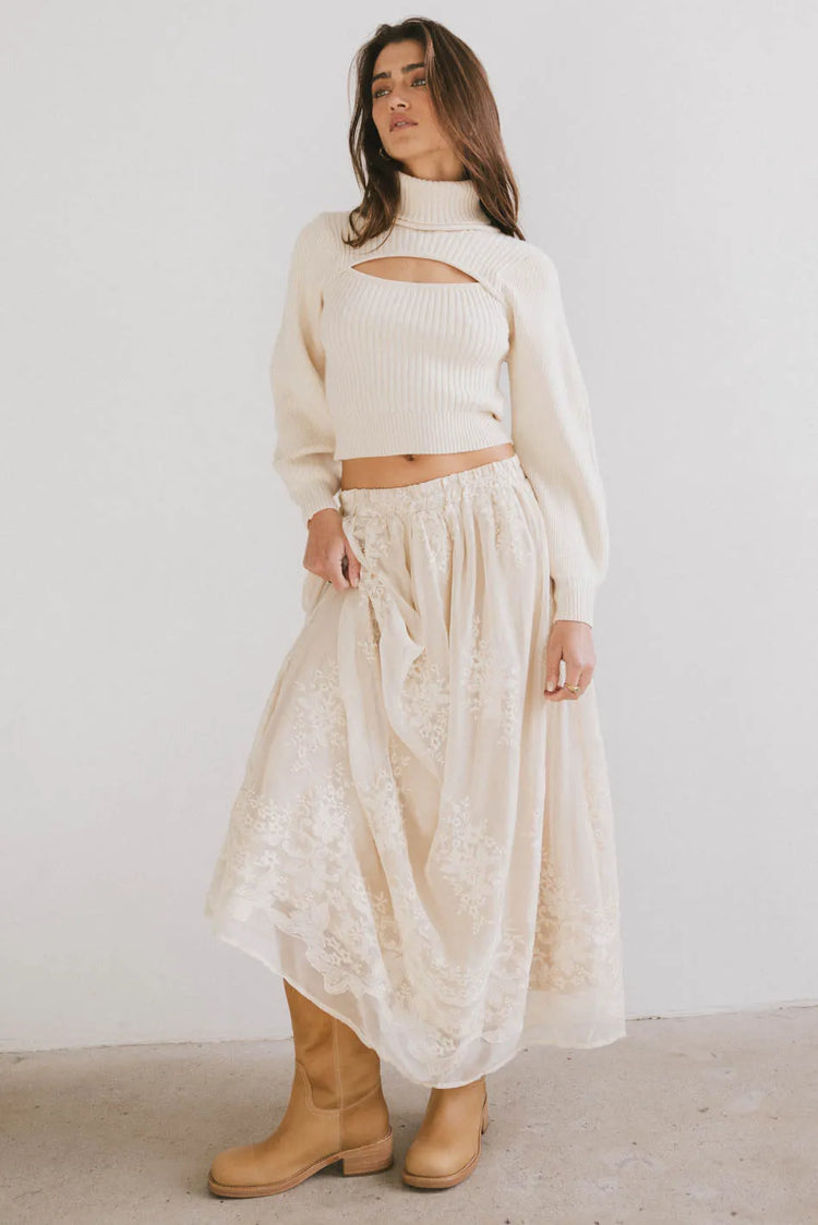 Embroidered detailed midi skirt in cream 